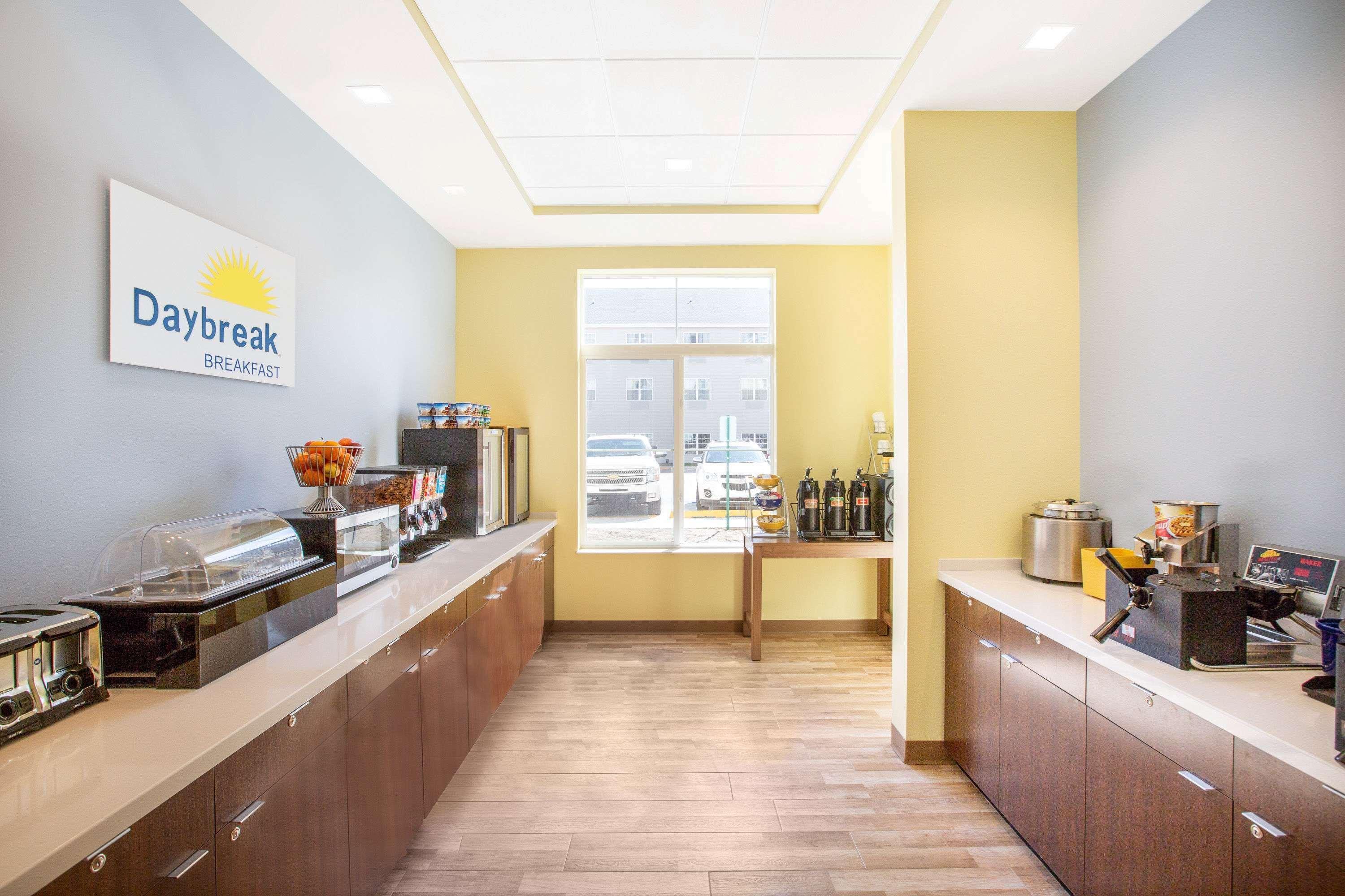 Days Inn & Suites By Wyndham Kearney Ne Екстер'єр фото