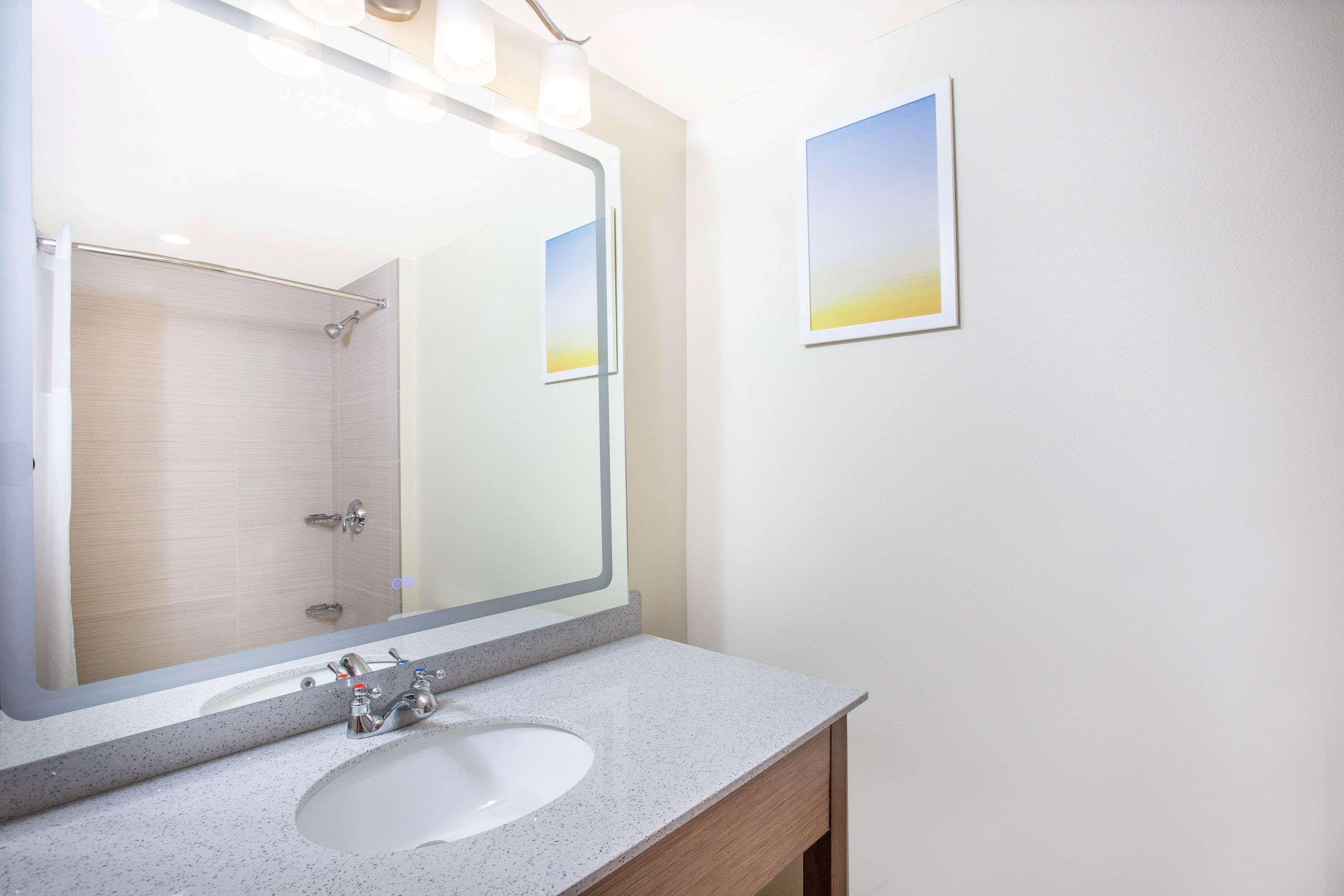 Days Inn & Suites By Wyndham Kearney Ne Екстер'єр фото