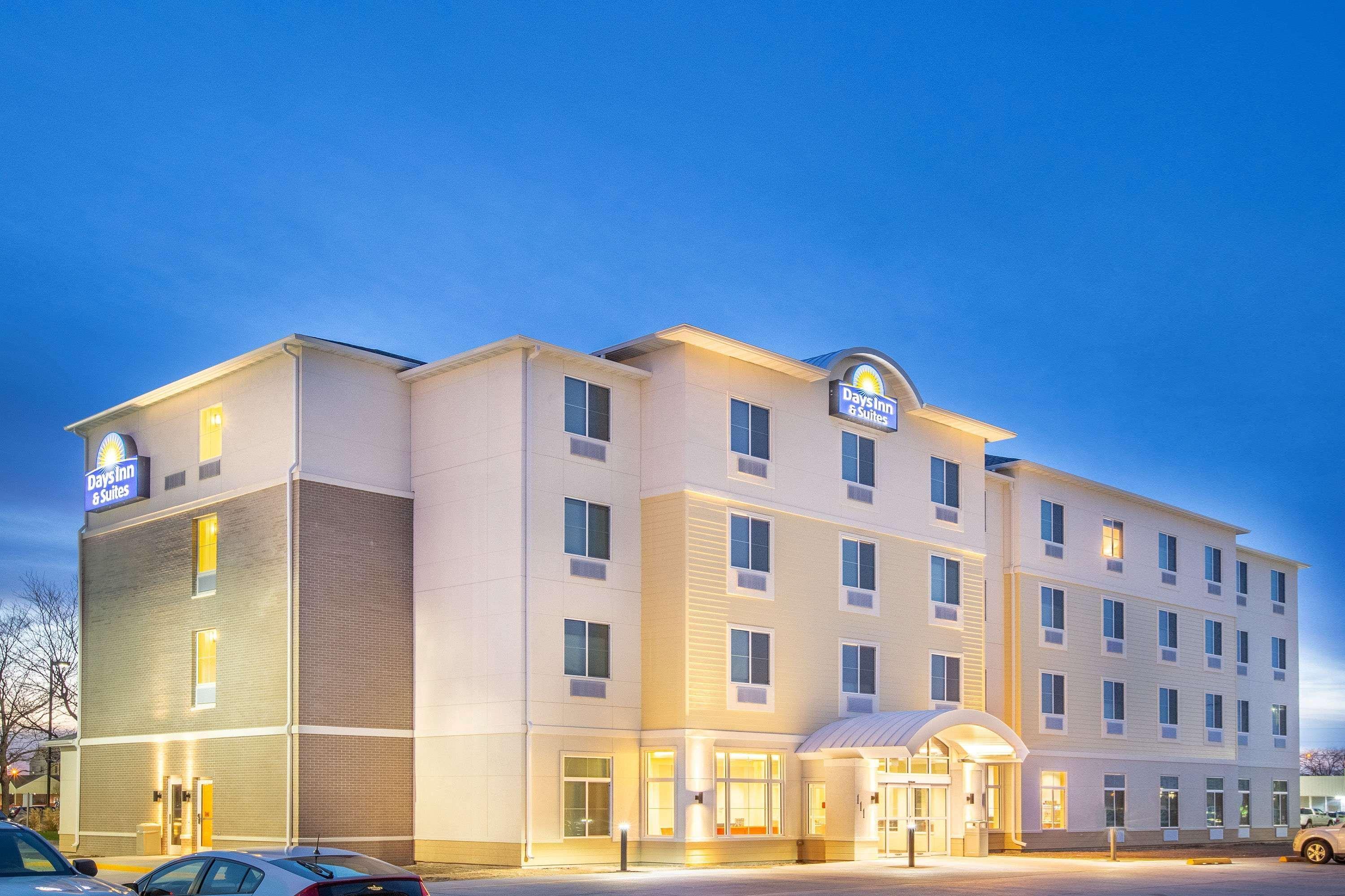 Days Inn & Suites By Wyndham Kearney Ne Екстер'єр фото