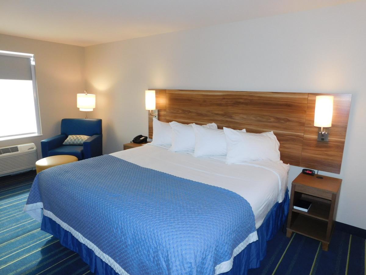 Days Inn & Suites By Wyndham Kearney Ne Екстер'єр фото