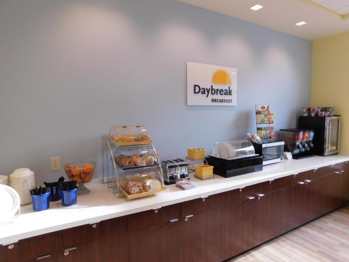 Days Inn & Suites By Wyndham Kearney Ne Екстер'єр фото